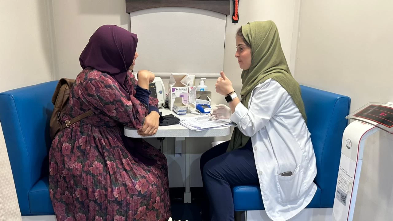 مستشفى الملك فهد بجدة يشارك بحملة للتبرع بالدم في اليوم الوطني للمملكة 