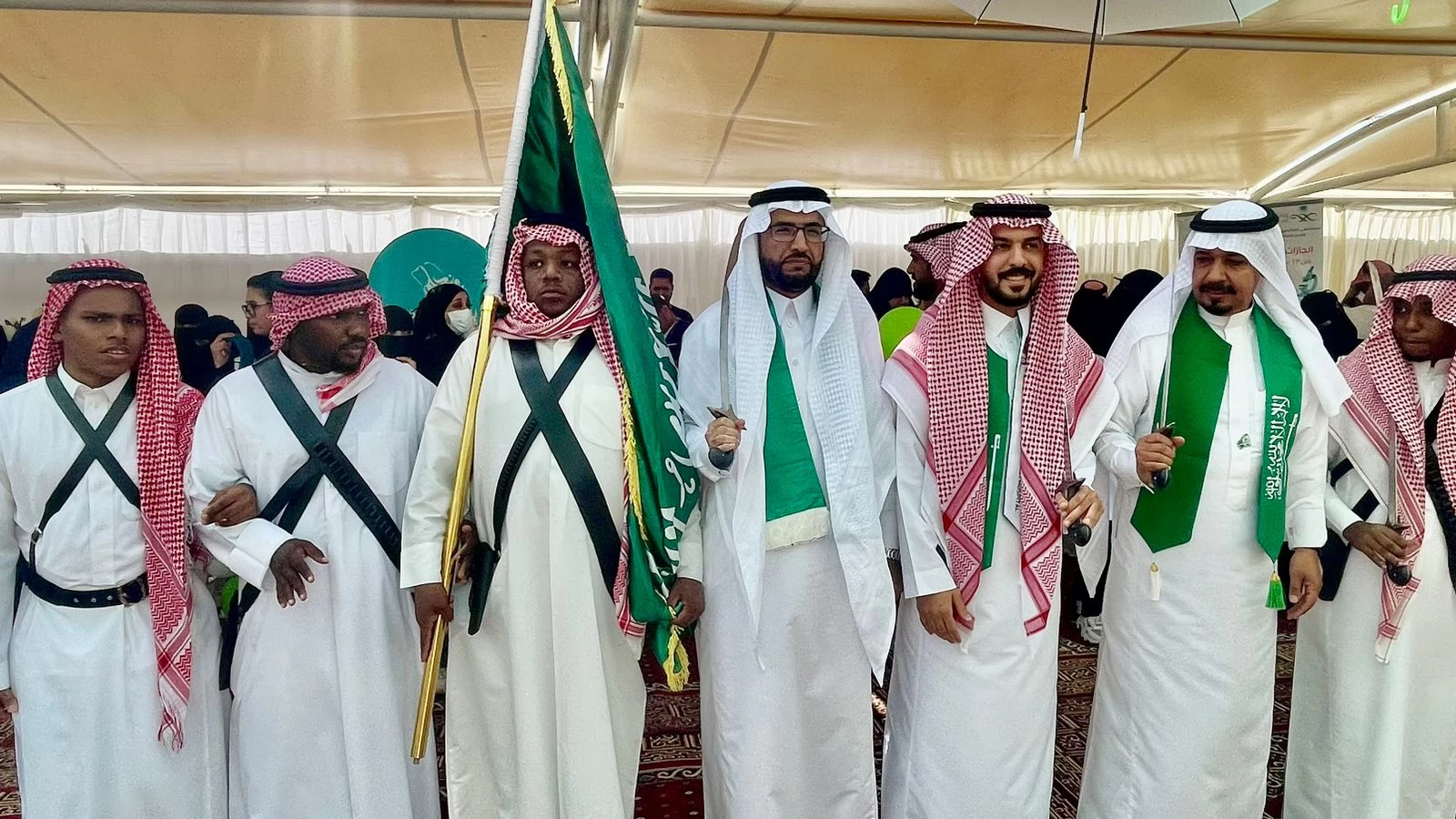 ​​​​مدير صحة تبوك يشارك منسوبي مستشفى الملك فهد التخصصي الاحتفاء باليوم الوطني 93 