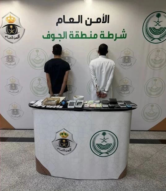 شرطة الجوف تقبض على مواطنين لترويجهما مادتي الحشيش والإمفيتامين المخدرتين وأقراصًا خاضعة لتنظيم التداول الطبي