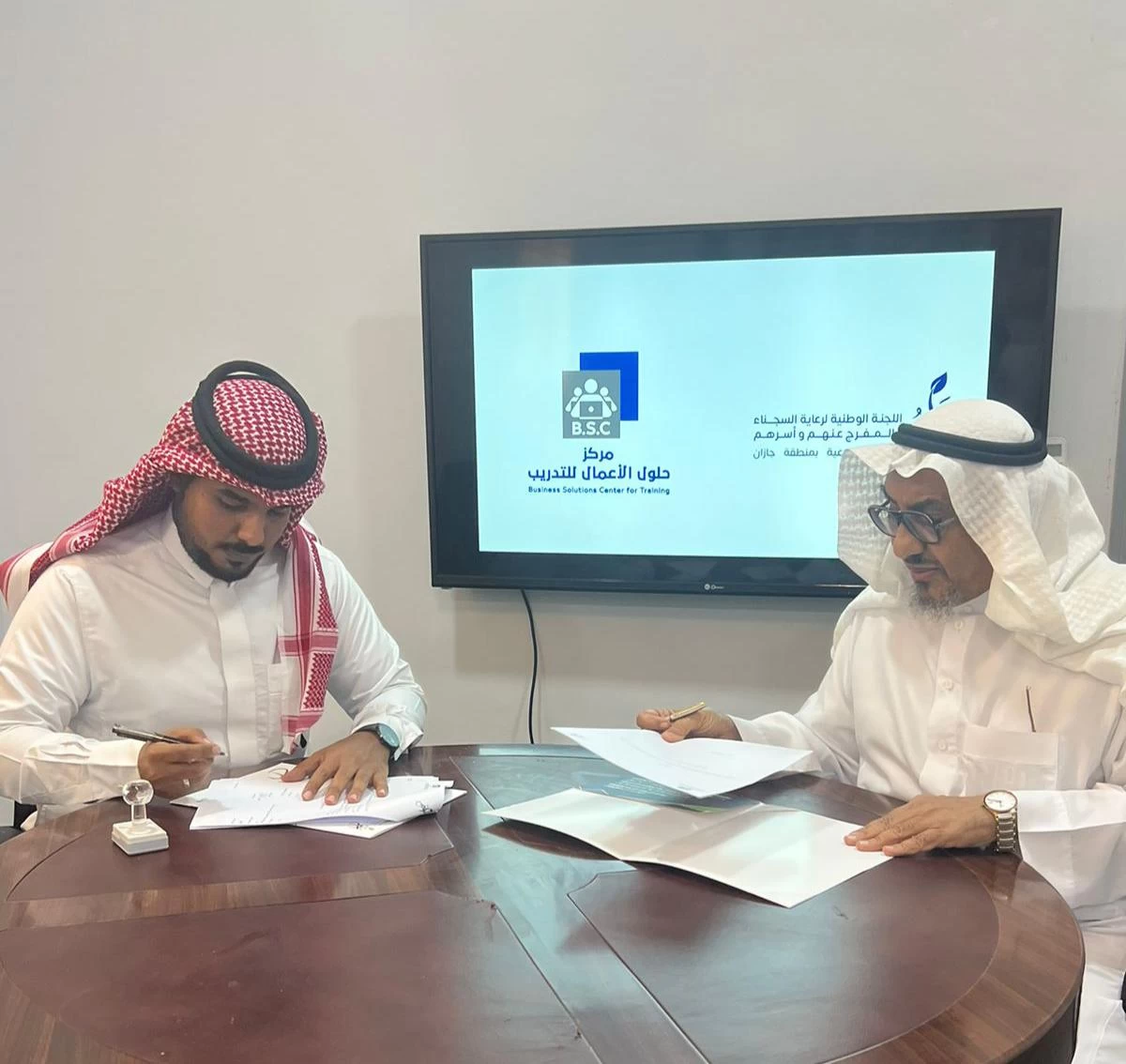 "تراحم جازان " توقع اتفاقية تعاون مشترك مع مركز حلول الأعمال للتدريب