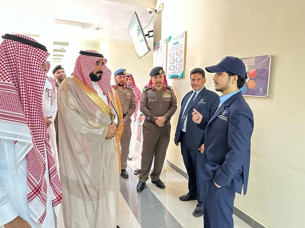 محافظ العيدابي يرعى حفل الكلية التقنية والمعهد الصناعي الثانوي بالعيدابي بمناسبة اليوم الوطني 93