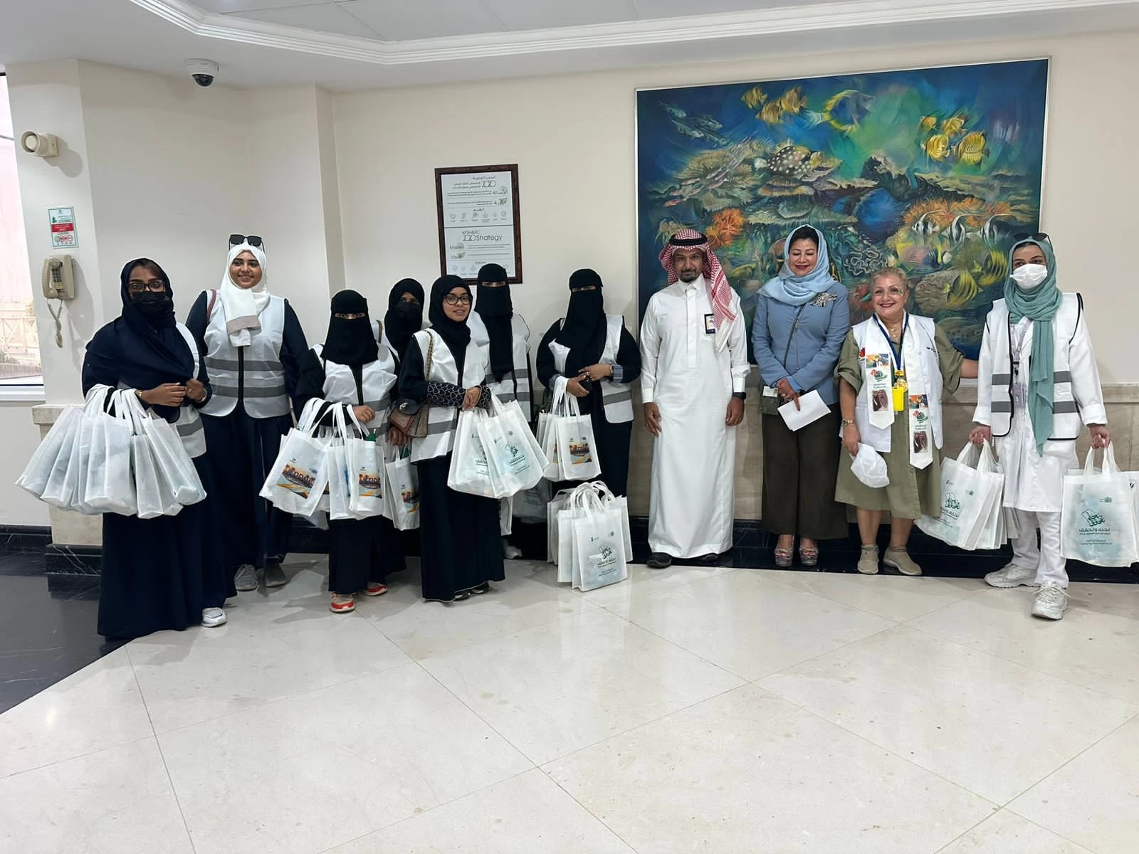 أمانة جدة تشارك المرضى فرحة اليوم الوطني بزيارة مستشفى الملك فيصل