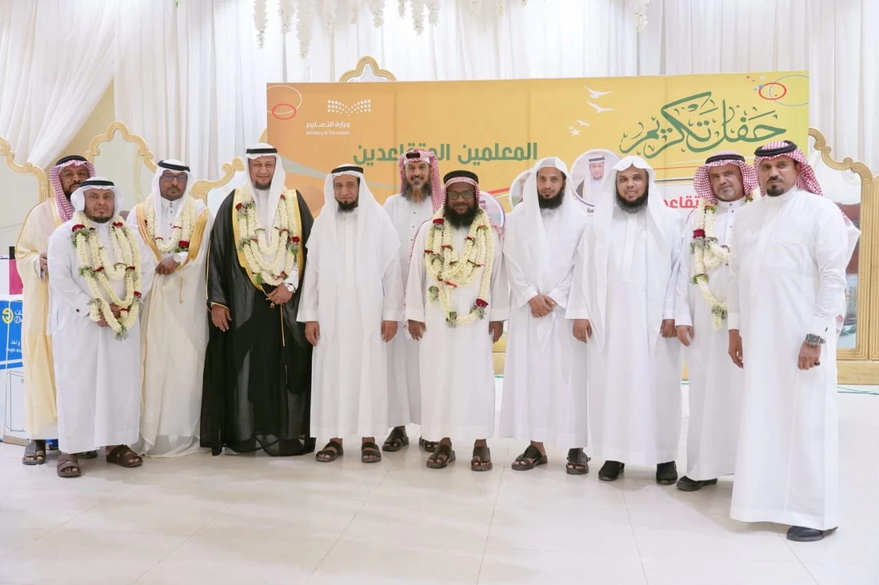 ابتدائية الحصمة تكرم قائدها وخمسة معلمين لتقاعدهم