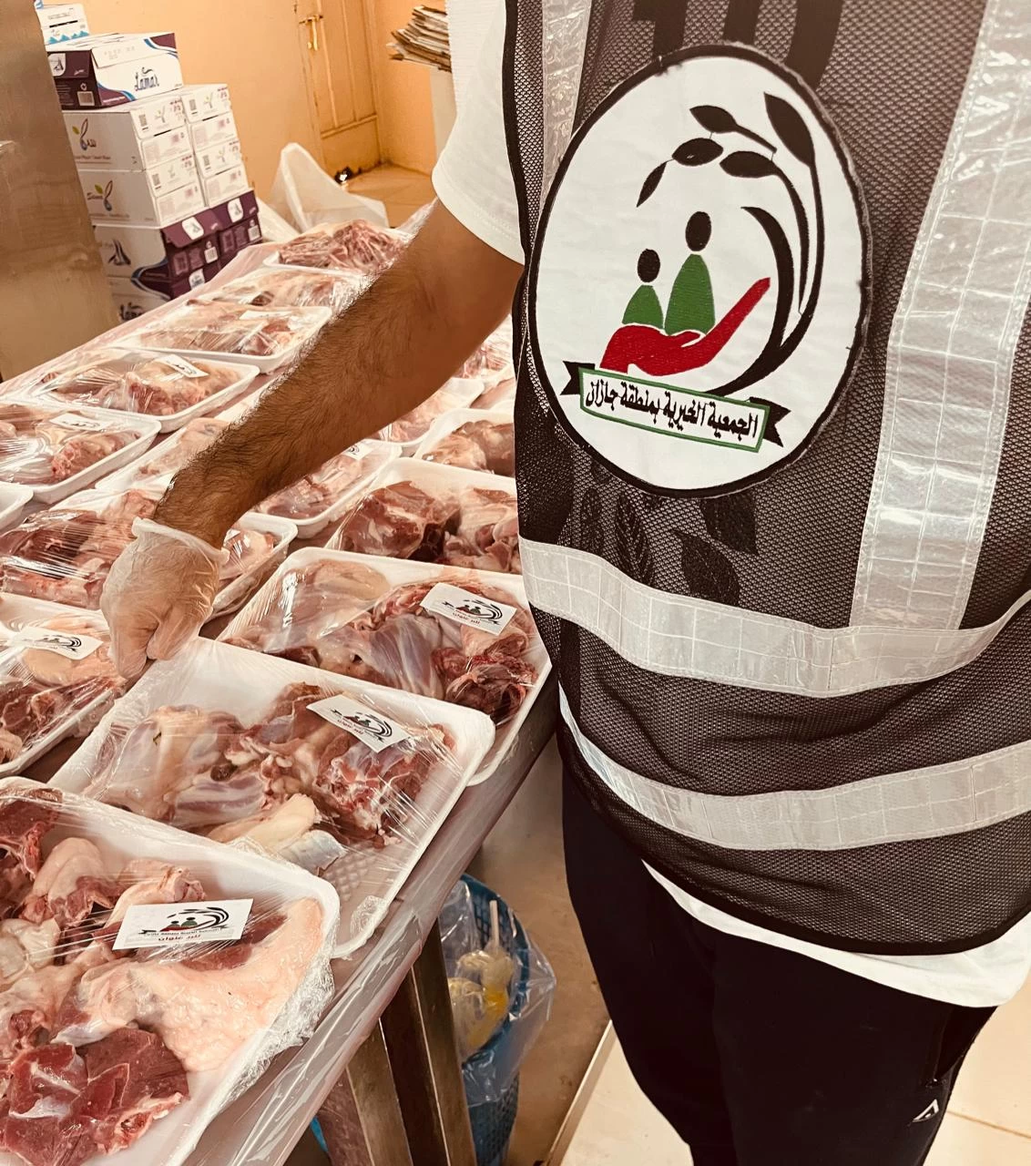 "بر جازان"  توزع اكثر من 6 الاف  كيلو جرام  اللحوم الطازجة على مستفيديها