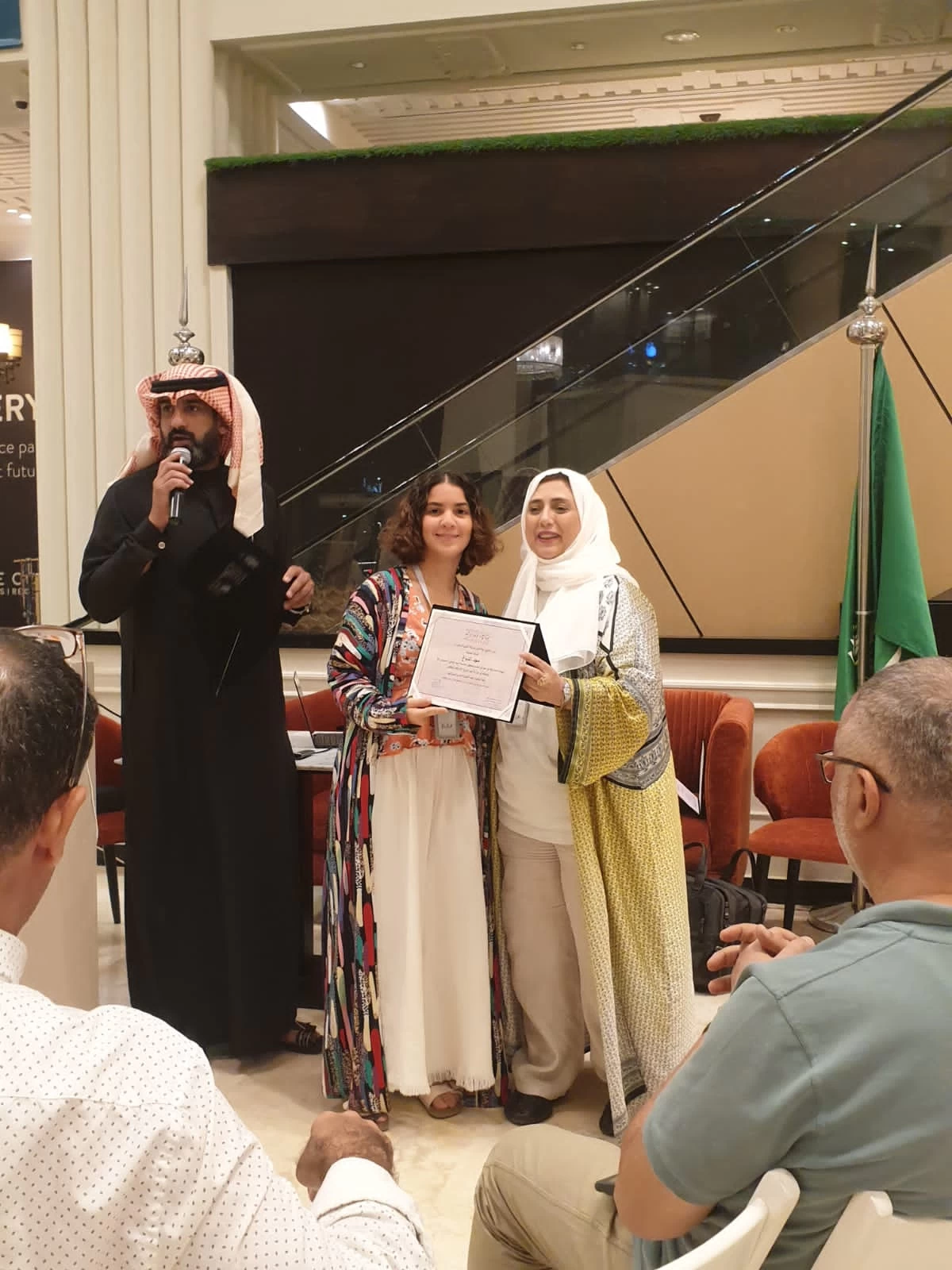 د. ناهد تركستاني تتألق بالحضور المبهر لفعالية ( نحلم ونحقق )