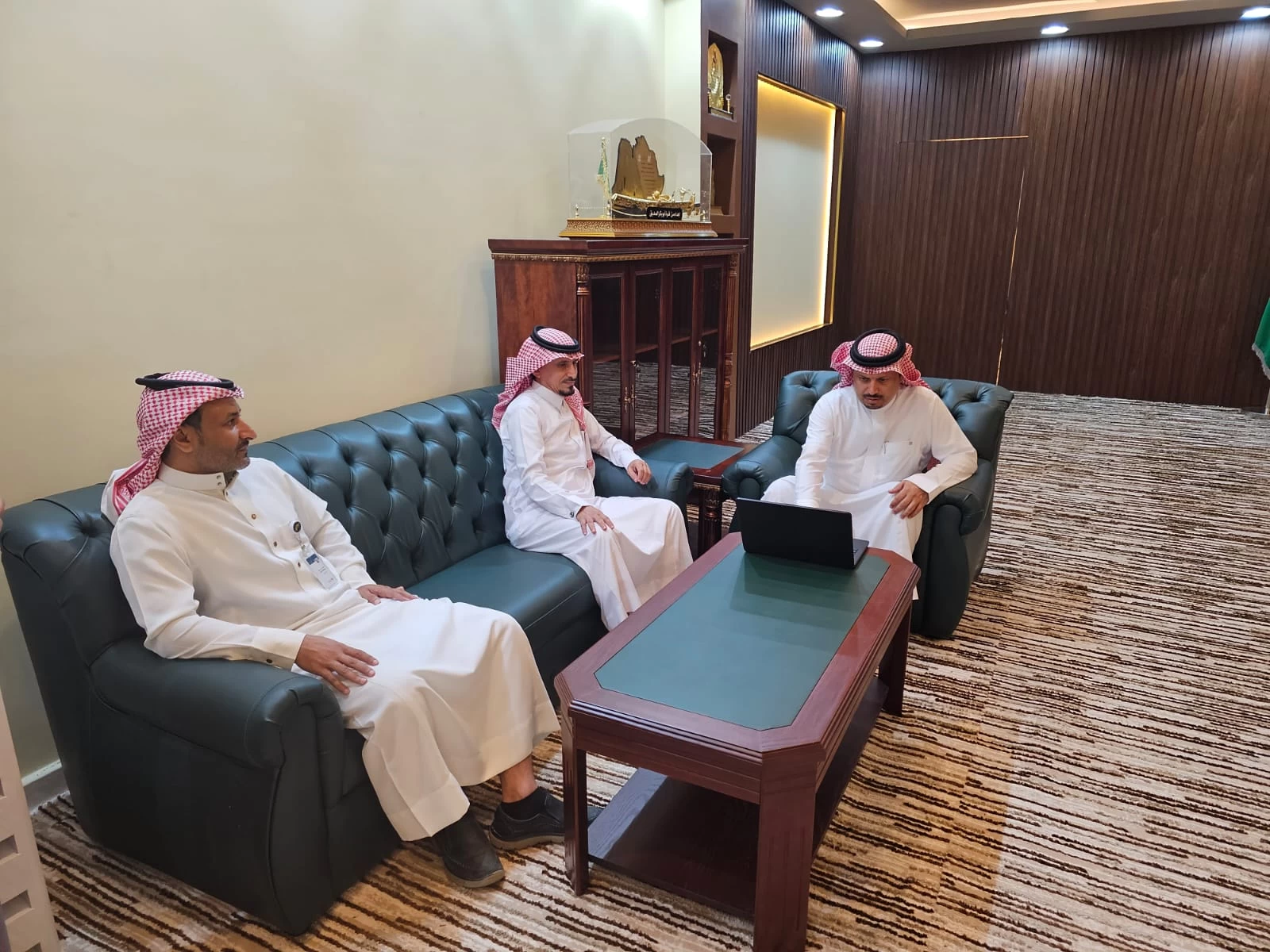 محافظ العارضة يدشن مشروع تأهيل 2 والذي تنفذه جمعية التنمية الأهلية بالحميراء