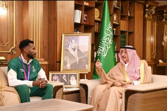 أمير منطقة جازان يستقبل العدّاء السعودي يوسف مسرحي