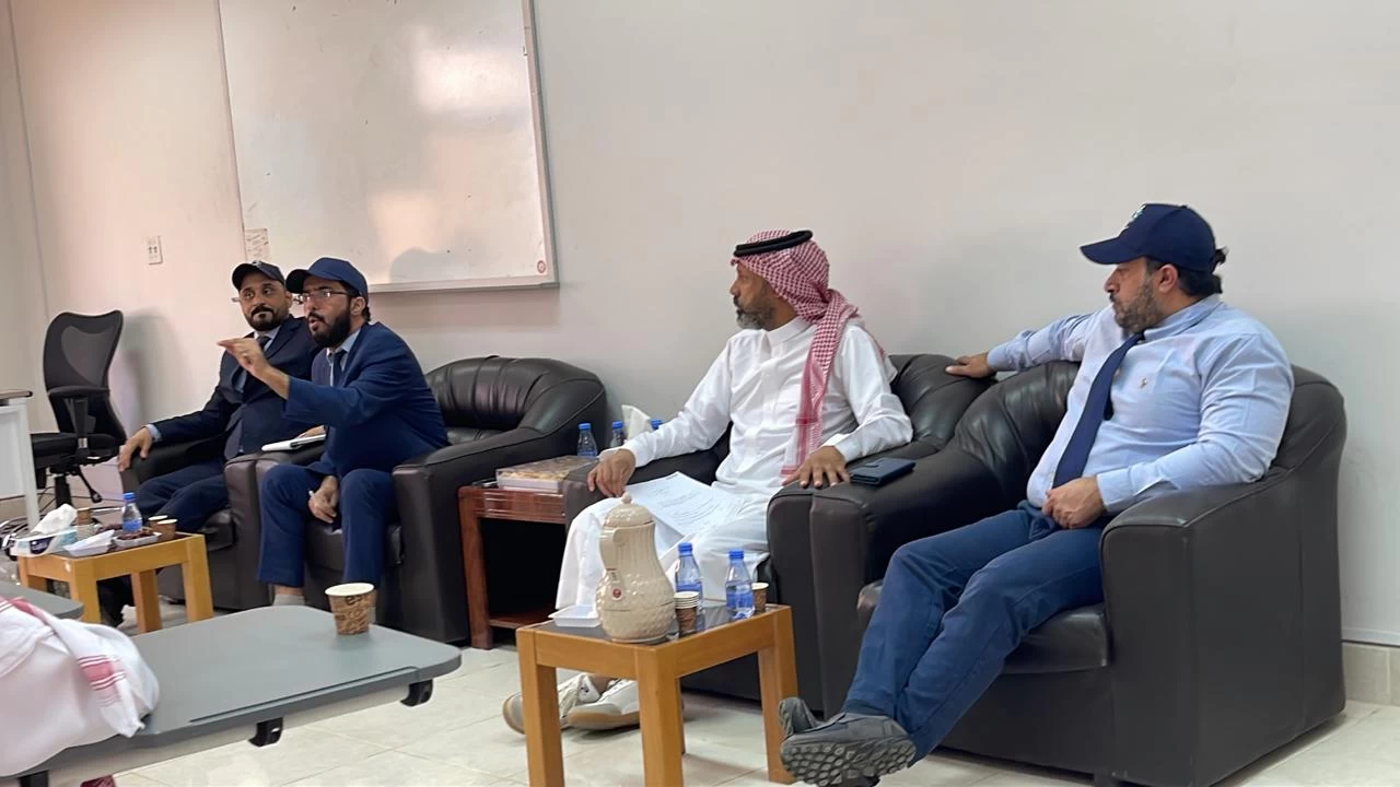 عميد الكلية التقنية بأبها يلتقي بأعضاء هيئة التدريب بقسم الدراسات العامة 
