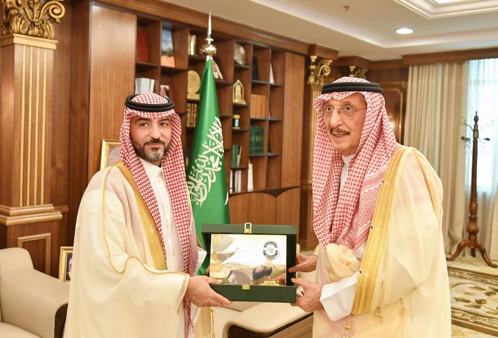 أمير منطقة جازان يدشن الخطة الإستراتيجية للتحول الرقمي لإمارة المنطقة...