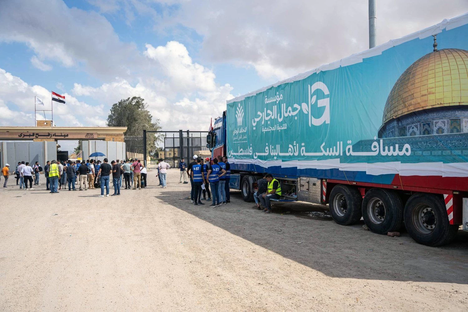 إسرائيل تقول إنها سمحت بدخول مساعدات إلى غزة من مصر