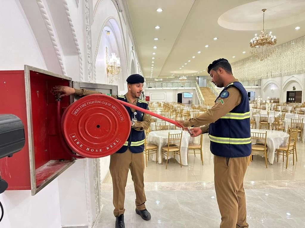 الدفاع المدني بمنطقة جازان ينفذ حملة السلامة الوقائية على قاعات الأفراح والمناسبات ..