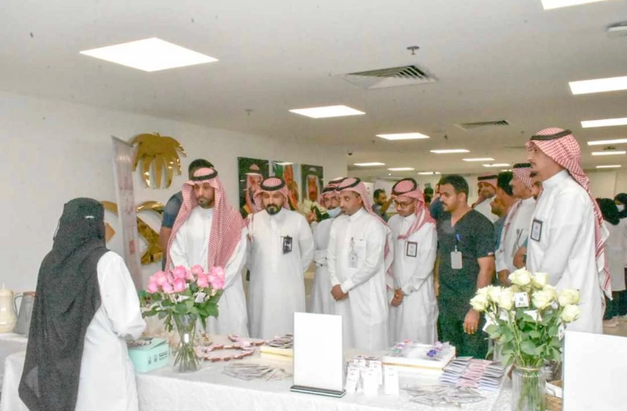 مستشفى صامطة العام ممثلاً بقسم التأهيل الطبي ينفذ فعالية اليوم العالمي لكبار