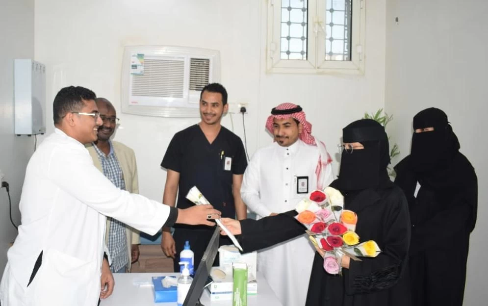 مديرة إدارة المراكز الصحية بالقطاع الجنوبي تكرم منسوبي مركز صحي الخوالف بصامطة