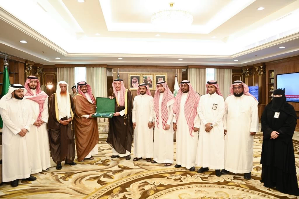 أمير جازان يستقبل رئيس وأعضاء مجلس إدارة جمعية التوعية بأضرار المخدرات بالمنطقة
