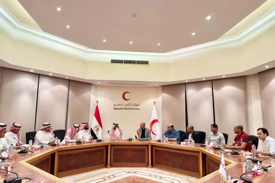 فريق مركز الملك سلمان للإغاثة يواصل اجتماعاته التنسيقية لبحث سبل آلية إيصال المساعدات السعودية إلى قطاع غزة