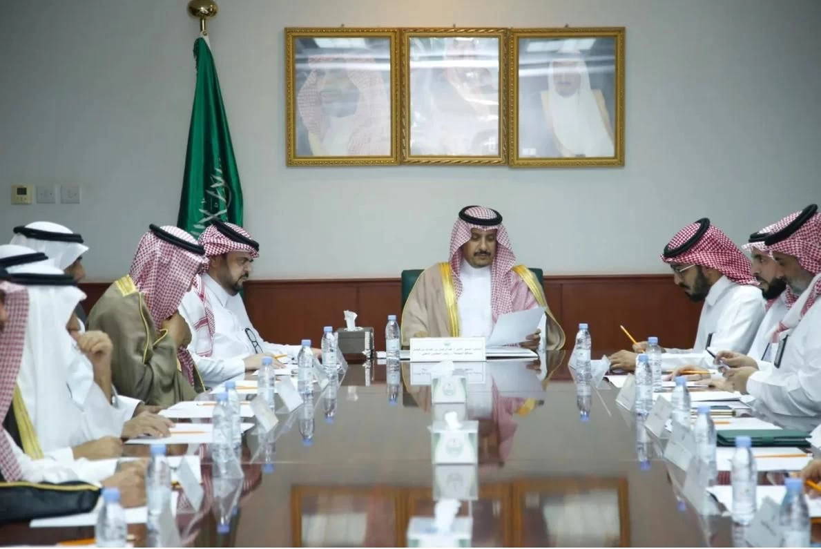 محافظ المجمعة يترأس اجتماع المجلس المحلي لتنمية وتطوير المحافظة والمراكز التابع لها 