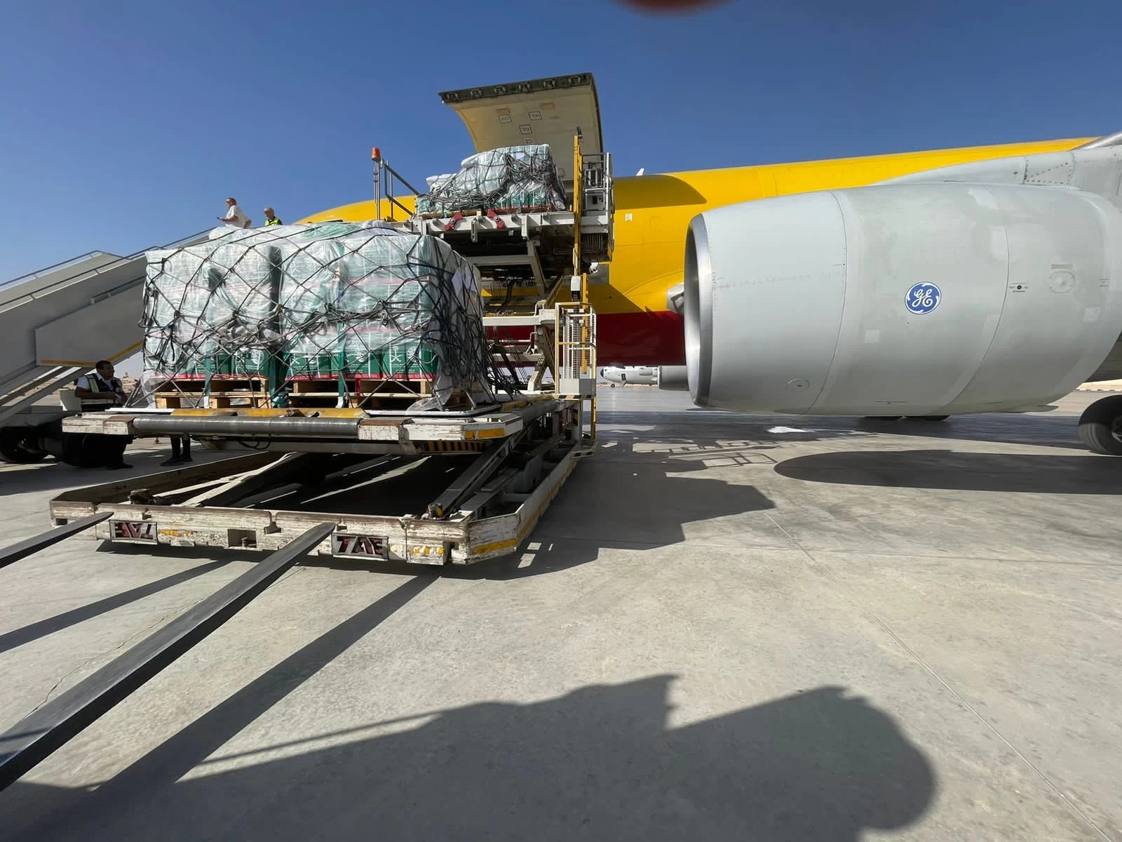 وصول الطائرة الإغاثية السعودية الأولى لإغاثة الشعب الفلسطيني في قطاع غزة