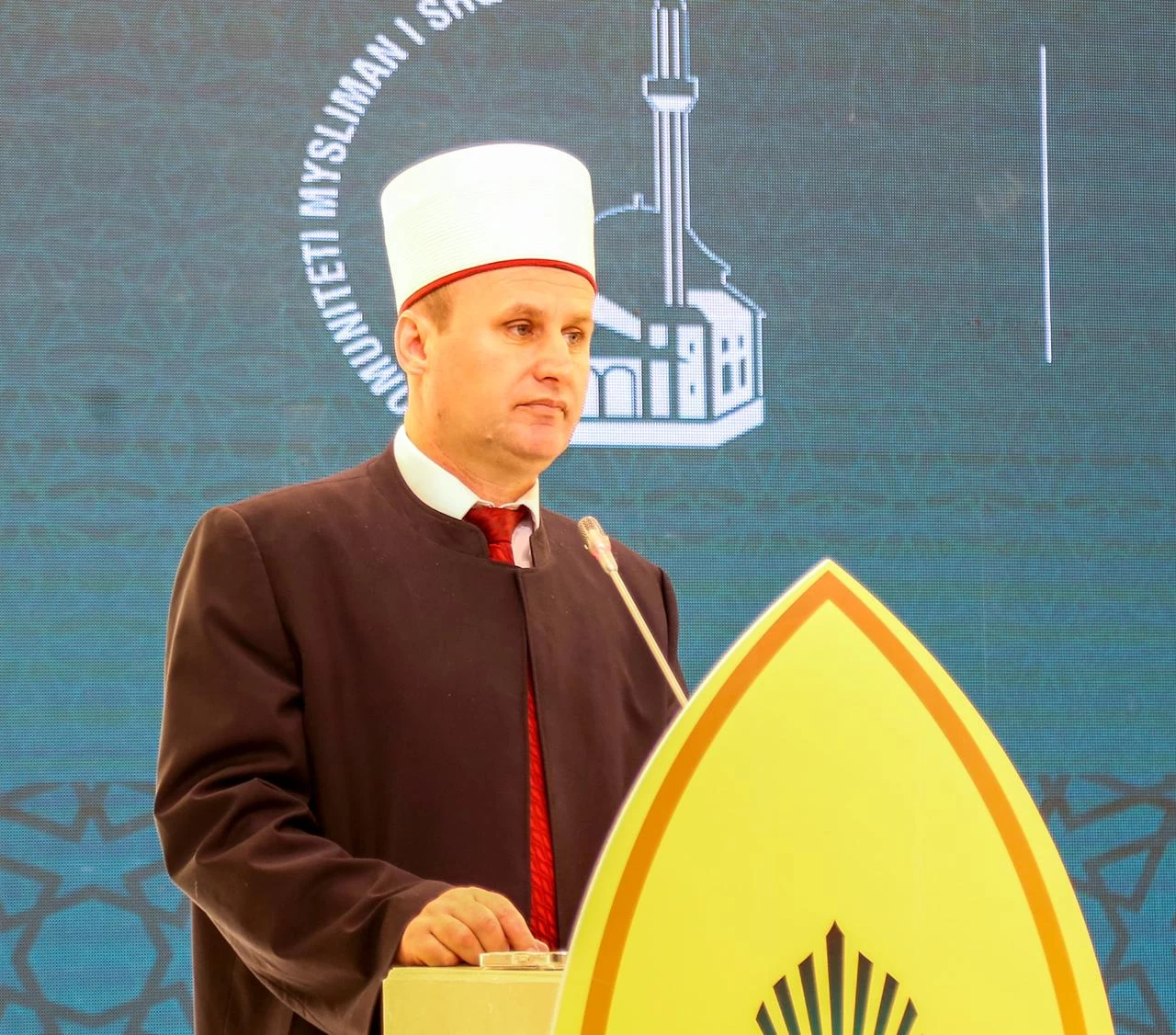 رئيس المشيخة الإسلامية ومفتي عام ألبانيا: جهود وزارة الشؤون الإسلامية في خدمة القرآن الكريم تعكس رسالة القيادة في المملكة