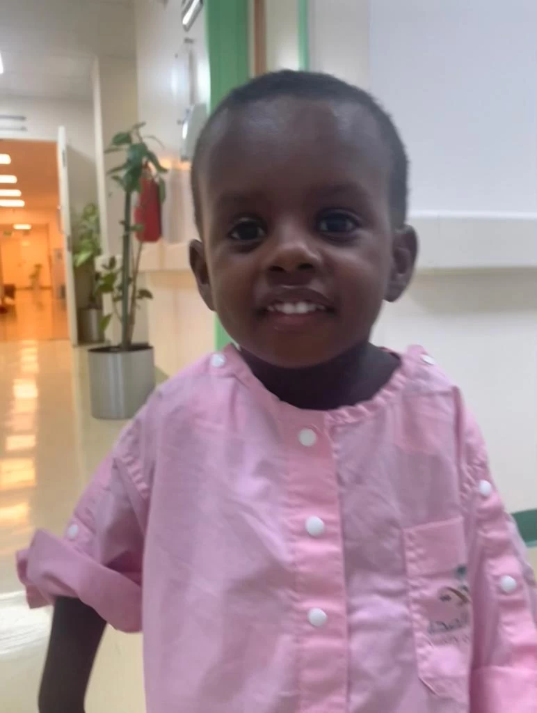 "قلبي" تعيد الفرحة لأسرة سودانية بعد نجاح عملية قسطرة لأبنها
