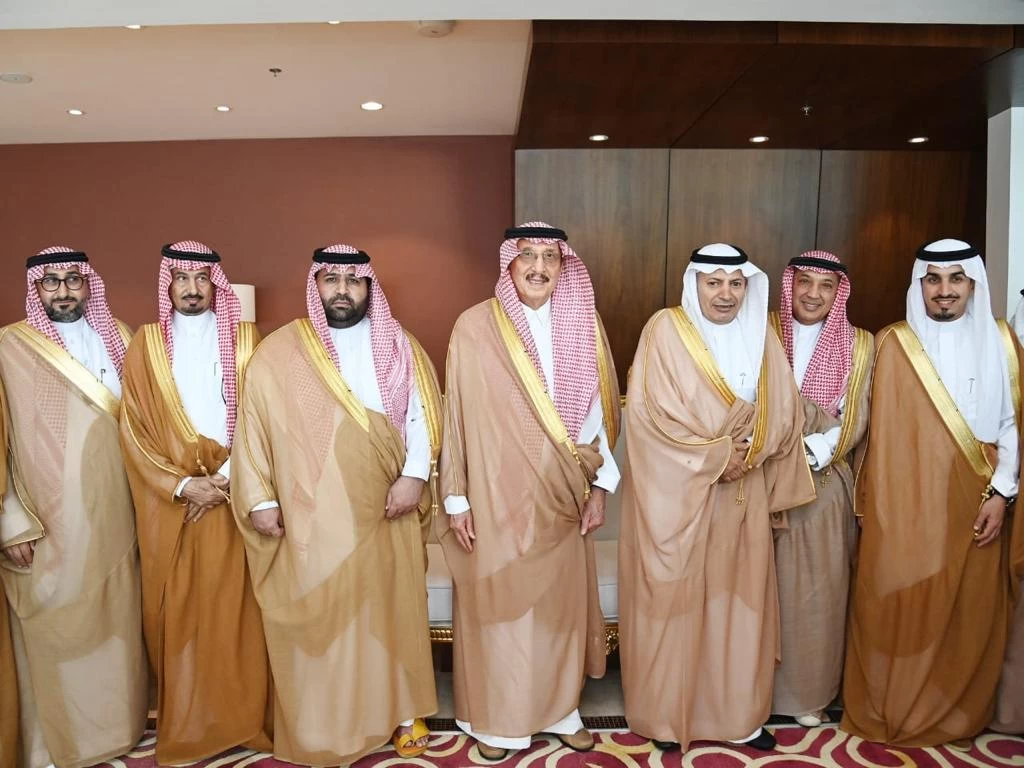 أمير منطقة جازان يلتقي رئيسَ اتحاد الغرف السعودية وضيوف منتدى جازان ٢٠٢٣..