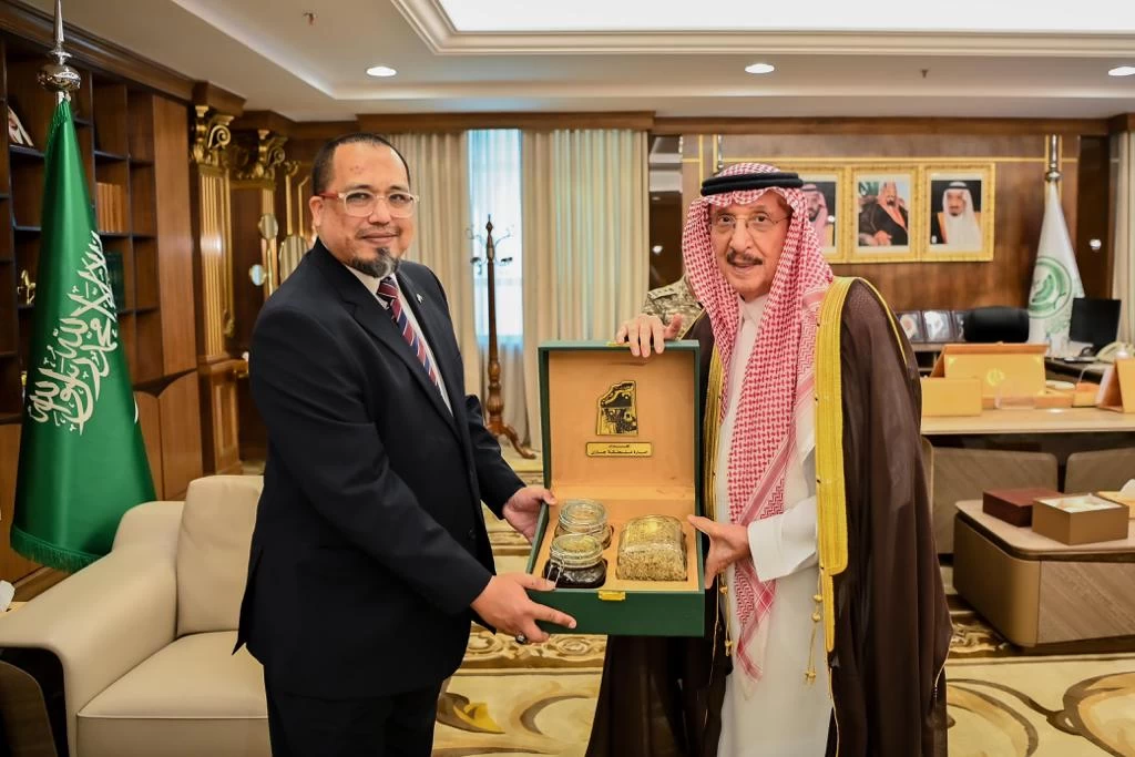 أمير منطقة جازان يستقبل القنصل العام لجمهورية جنوب أفريقيا 