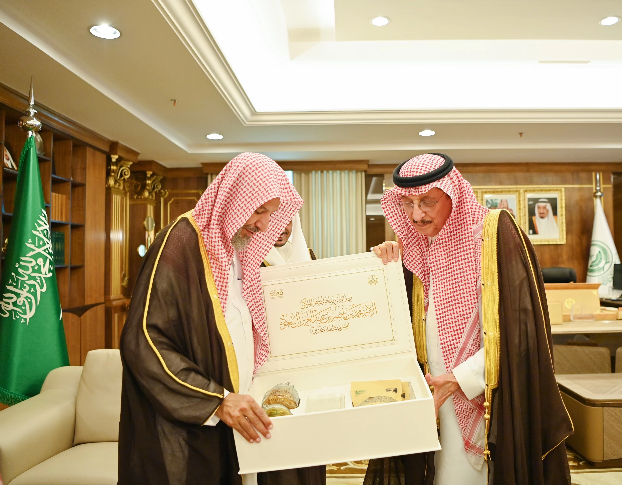 أمير جازان يستقبل الشيخ سعد الشثري