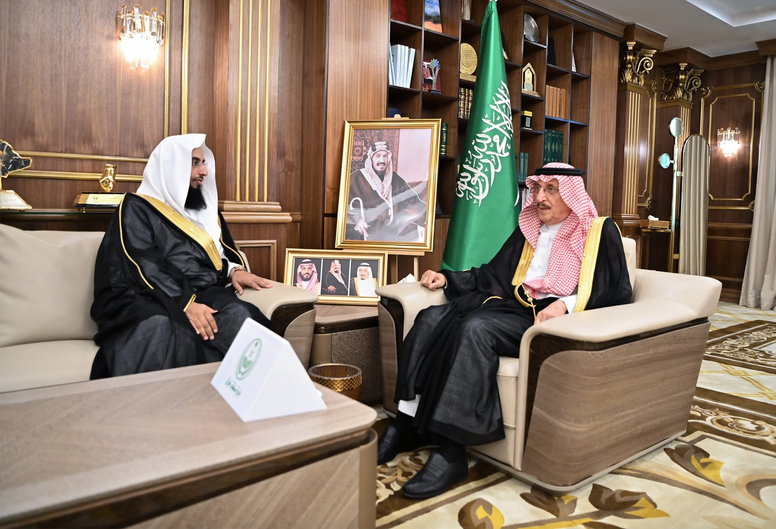 أمير منطقة جازان يُدشن حملة "اعتناء"