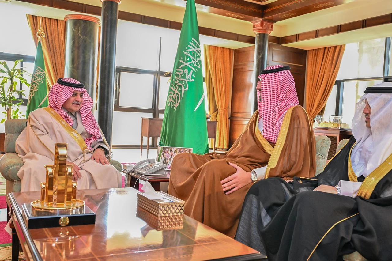 أمير تبوك يستقبل رئيس مجلس إدارة شركة أسمنت تبوك 