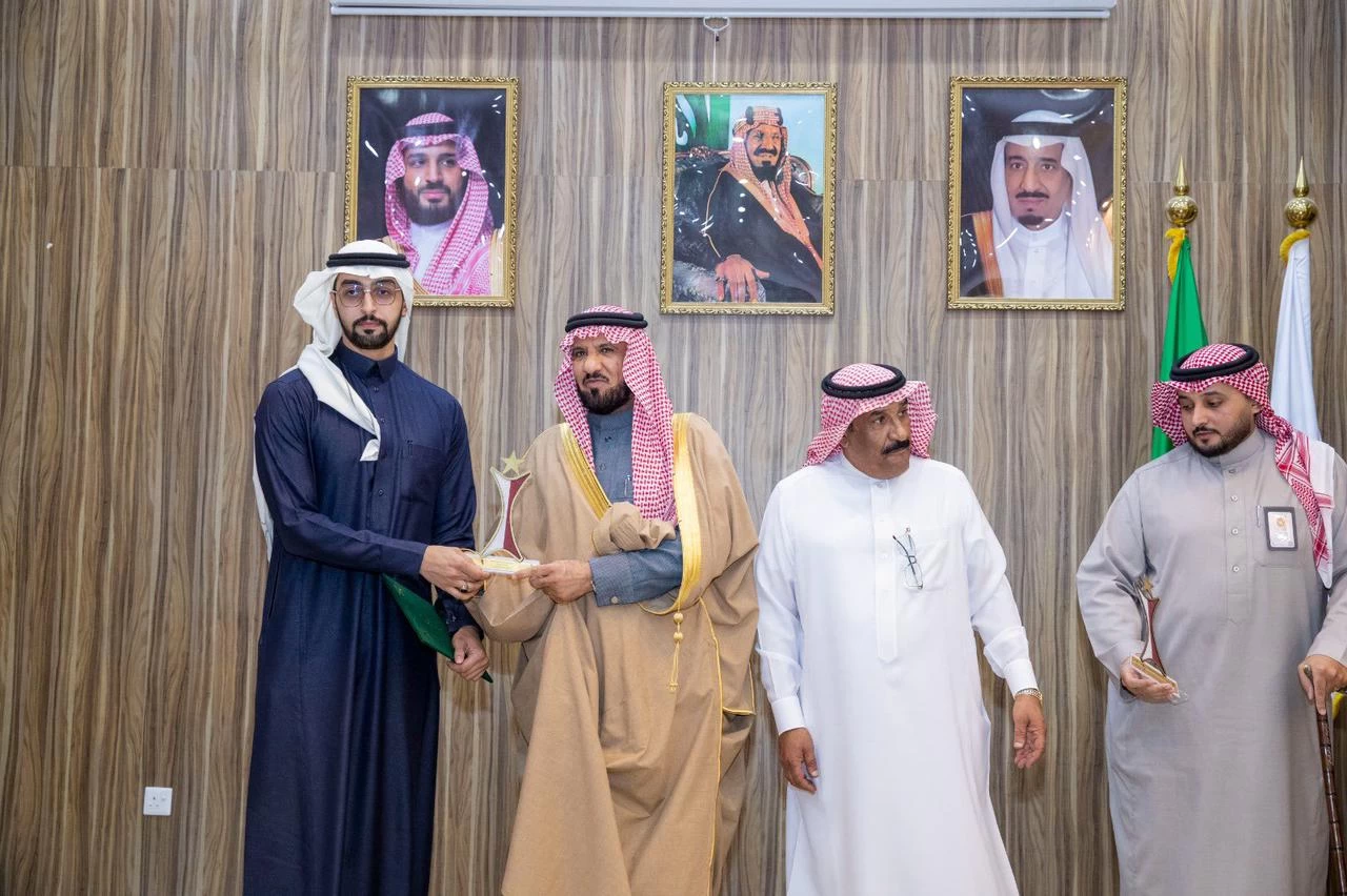 وكـيل إمارة الجوف يكرم الفائزين بجائزة الغرفة التجارية لأبطال العمل التطوعي ٢٠٣٣
