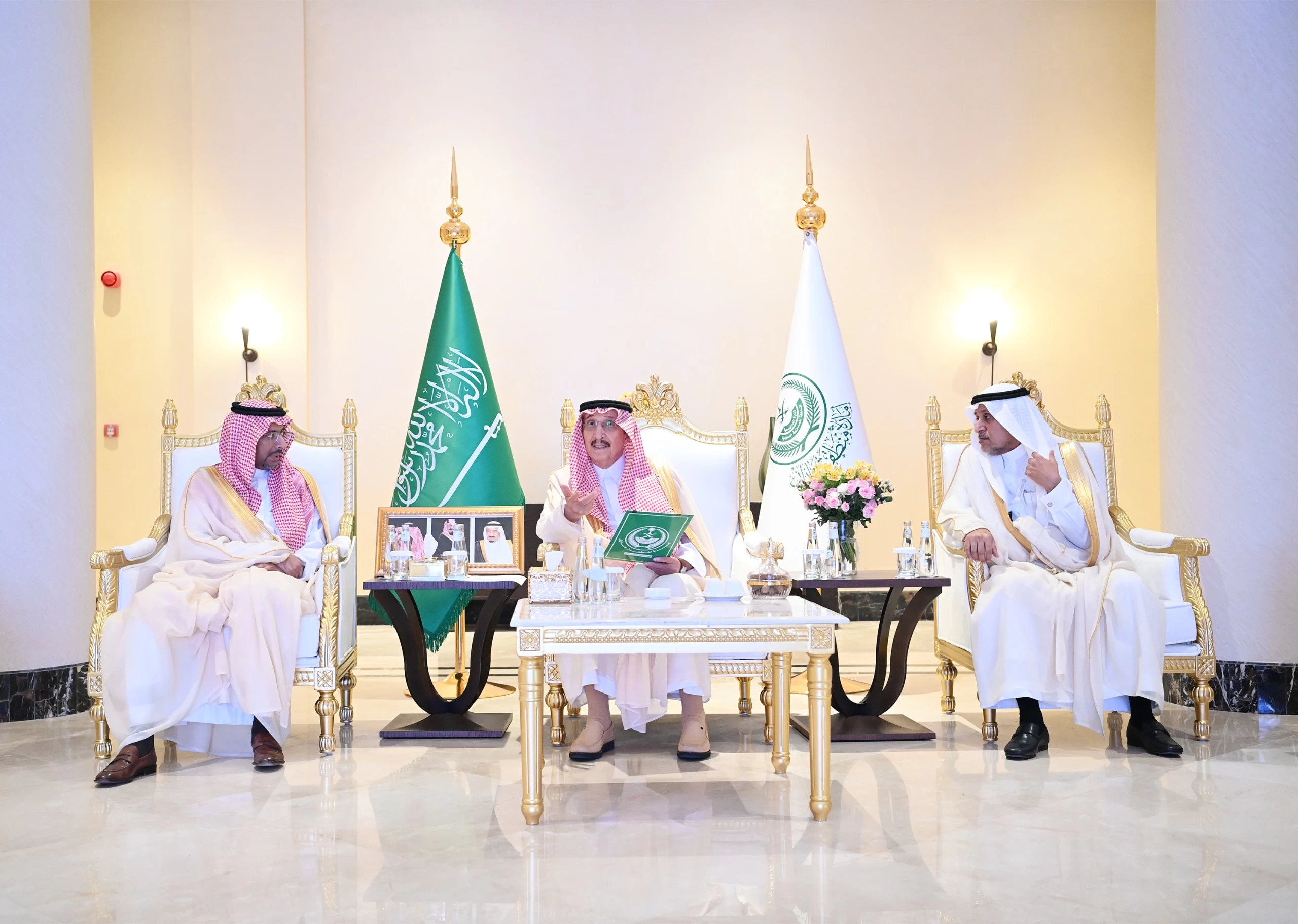 أمير منطقة جازان يبحث مع وزير الصناعة عمل الجهات التابعة للوزارة بالمنطقة