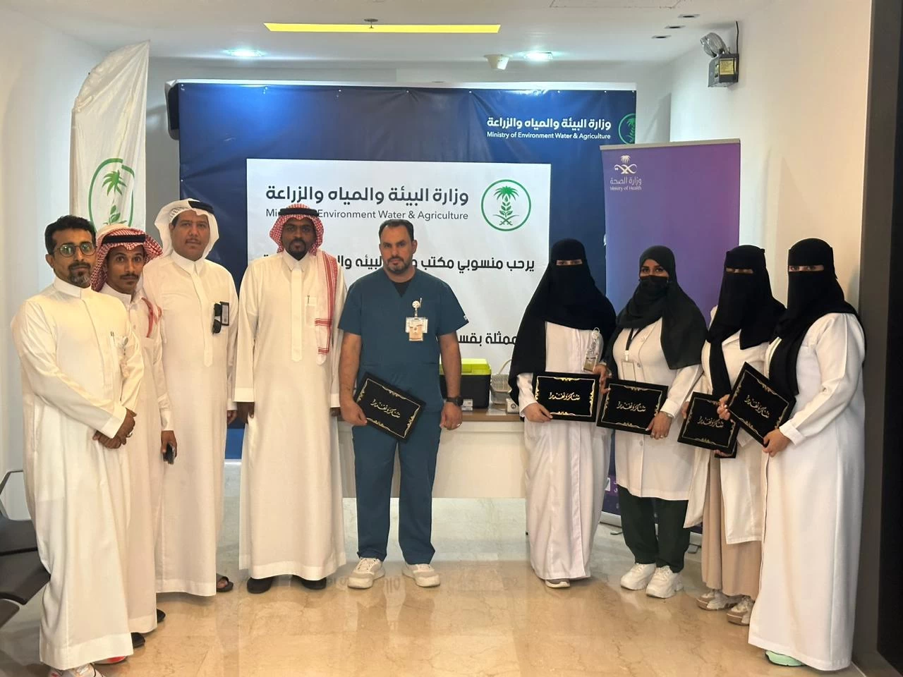 حملة تطعيم ضد الانفلونزا الموسمية والحزام الناري لمنسوبي منظومة البيئة بمكة 