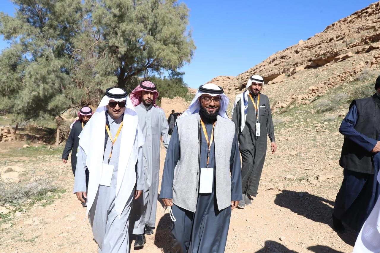 وفد جمعية سفراء التراث يزورون قرية سمنان