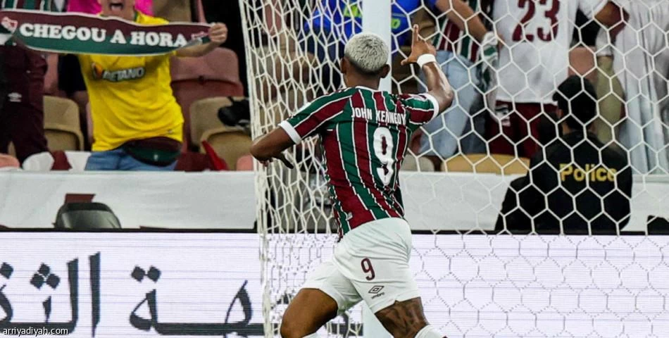 ينتصر فلومينينسي إلى النهائي بثنائية الأهلي