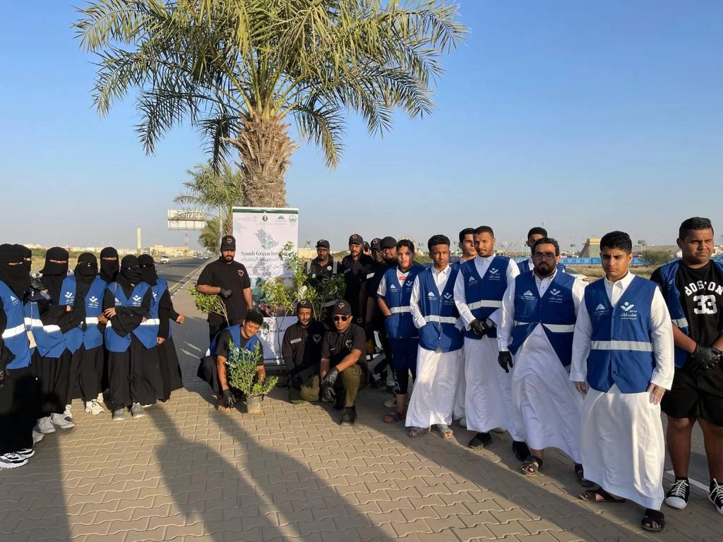 ٣٥ شتلة زرعتها الجمعية السعودية للبحث والانقاذ دعم بجازان