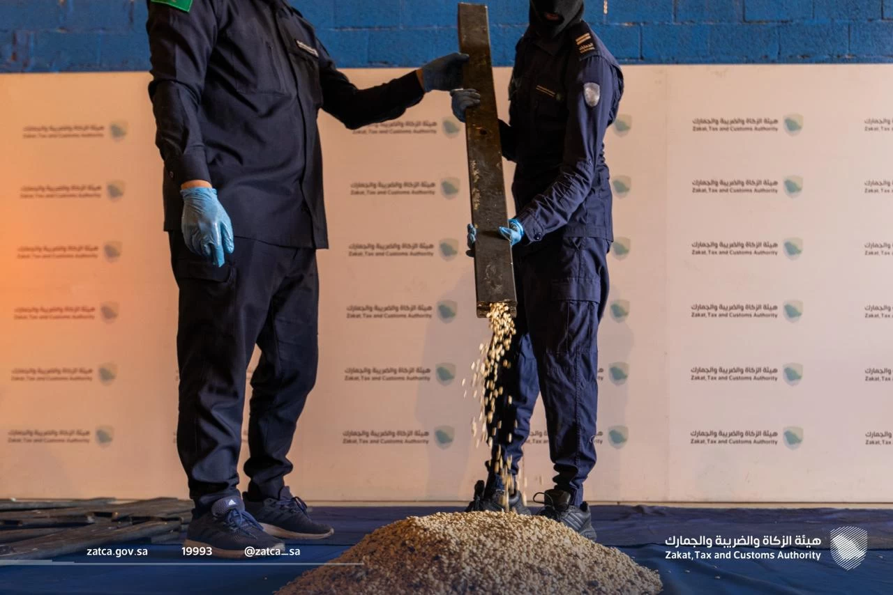 الزكاة والضريبة والجمارك تحبط محاولتي تهريب أكثر من 117 ألف حبة كبتاجون وأكثر من 6 آلاف جرام من مادة الشبو