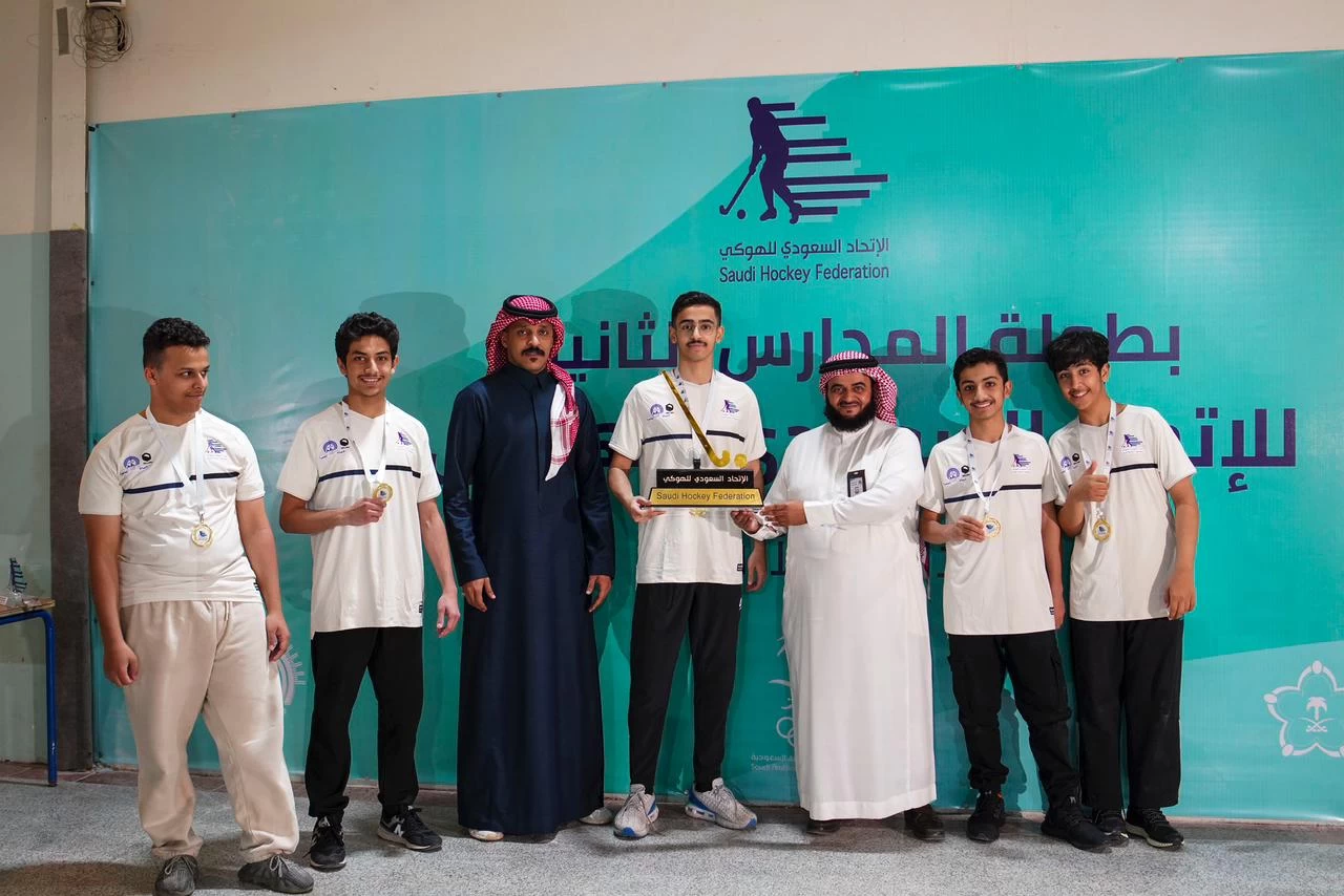 الصقور يتوج بكأس بطولة المدارس الثانية للهوكي