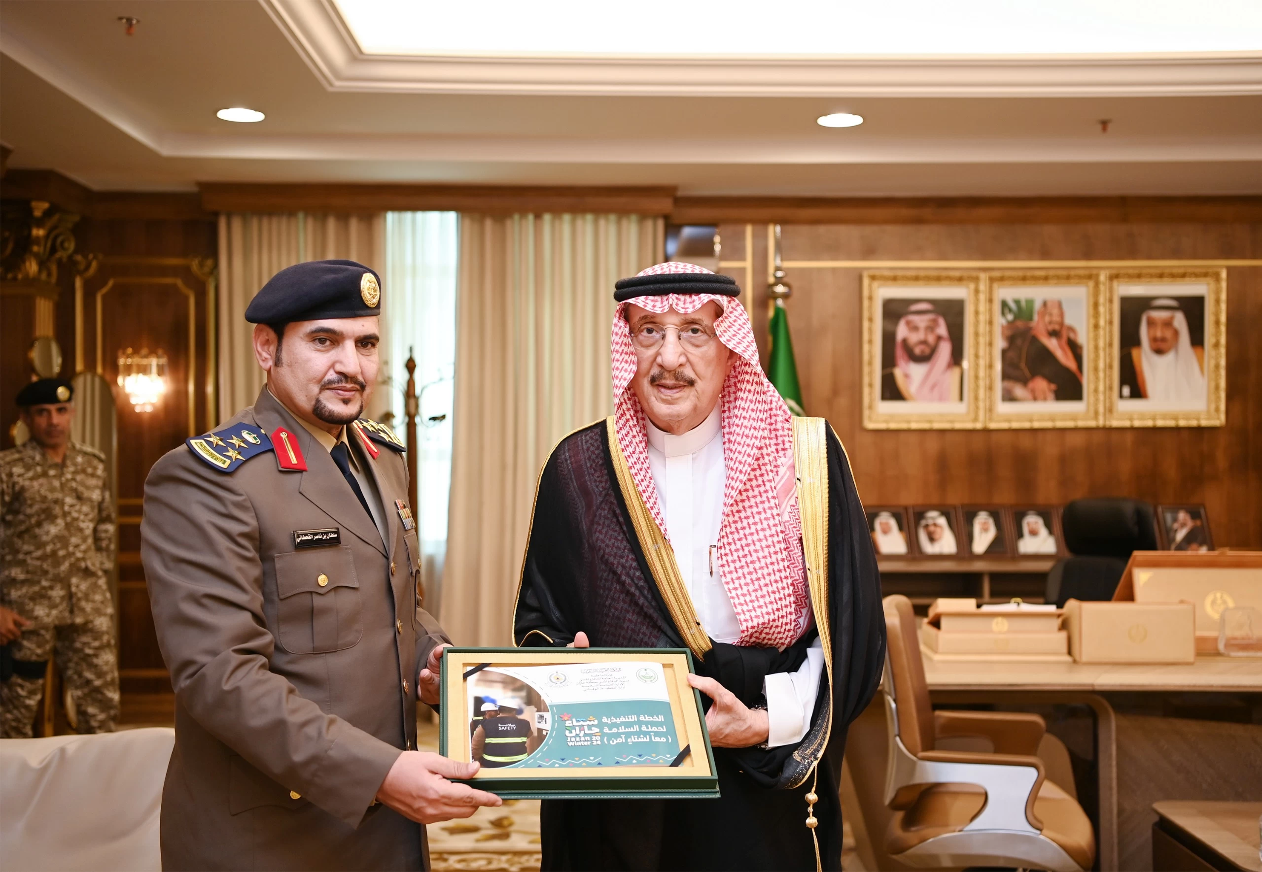 أمير جازان يدشّن حملة الدفاع المدني للسلامة "معاً لشتاء آمن"