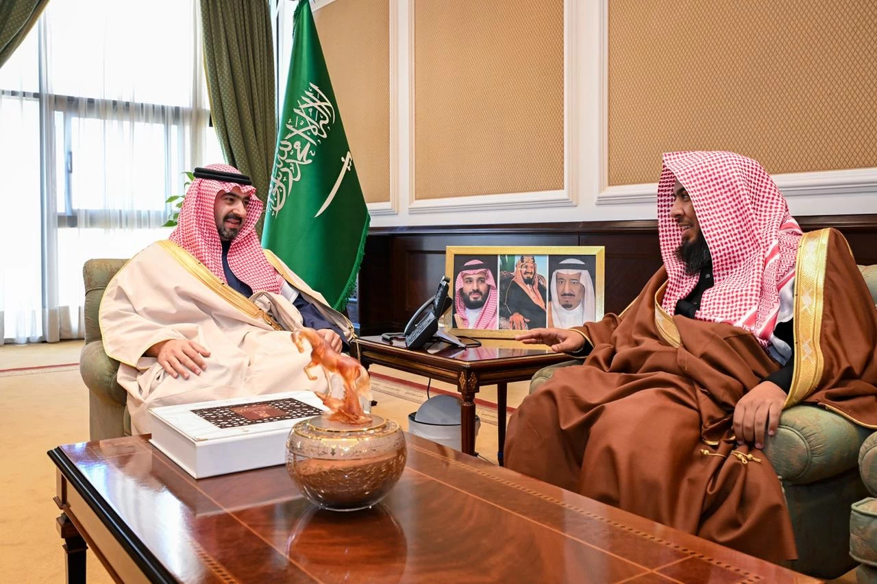 سمو نائب أمير منطقة تبوك يستقبل مدير فرع الرئاسة العامة لهيئة الأمر بالمعروف والنهي عن المنكر بالمنطقة 