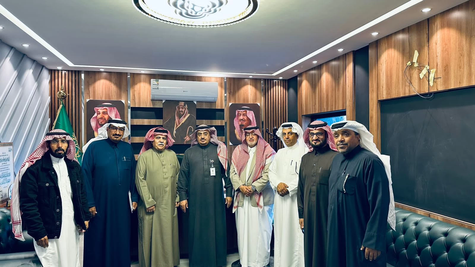 وفد من (بر جدة) ووقف الوالدين يزور جمعية عون لعلاج مدمني المخدرات في عسير لتعزيز التعاون في العمل الاجتماعي 