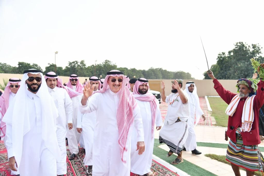 أمير جازان يزور عددًا من مشايخ محافظة بيش ومركز الخلاوية والنجوع