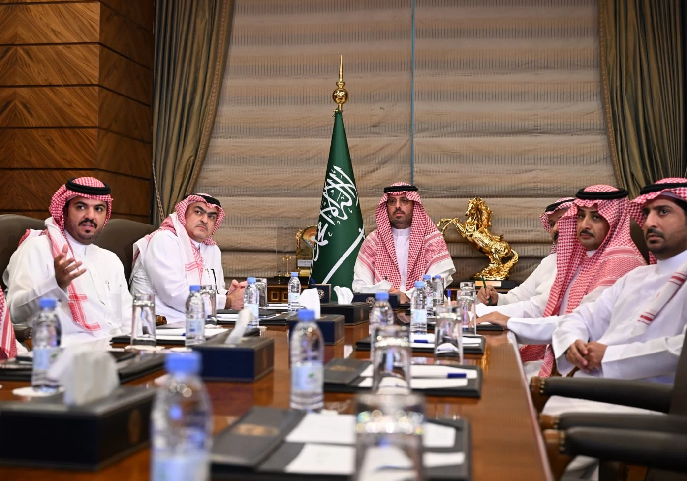 محافظ جدة يترأسُ اجتماعاً لاستعراض خطة استضافة المجلس التنفيذي لمنظمة العالم الإسلامي للتربية والثقافة والعلوم بجدة
