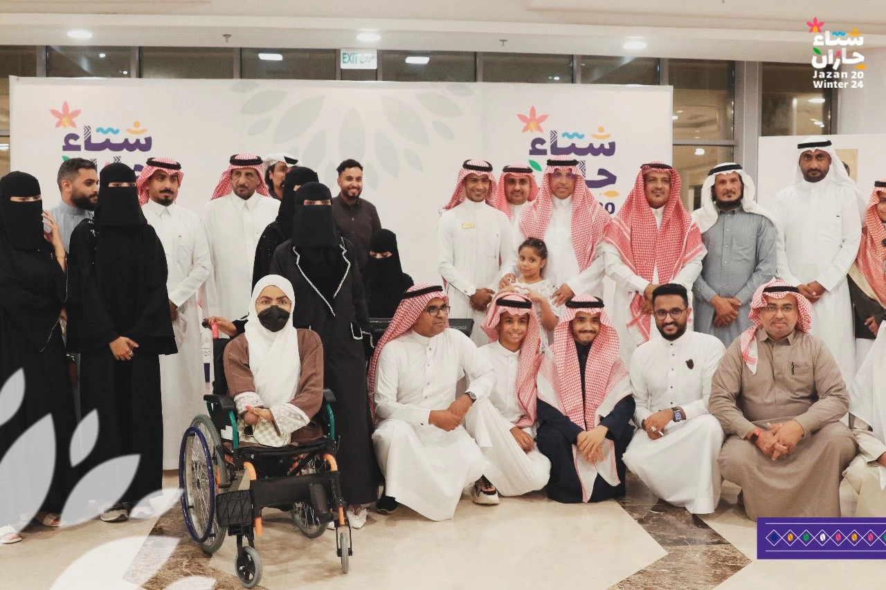 المشرف العام على شتاء جازان يفتتح معرض الخط العربي والفن التشكيلي