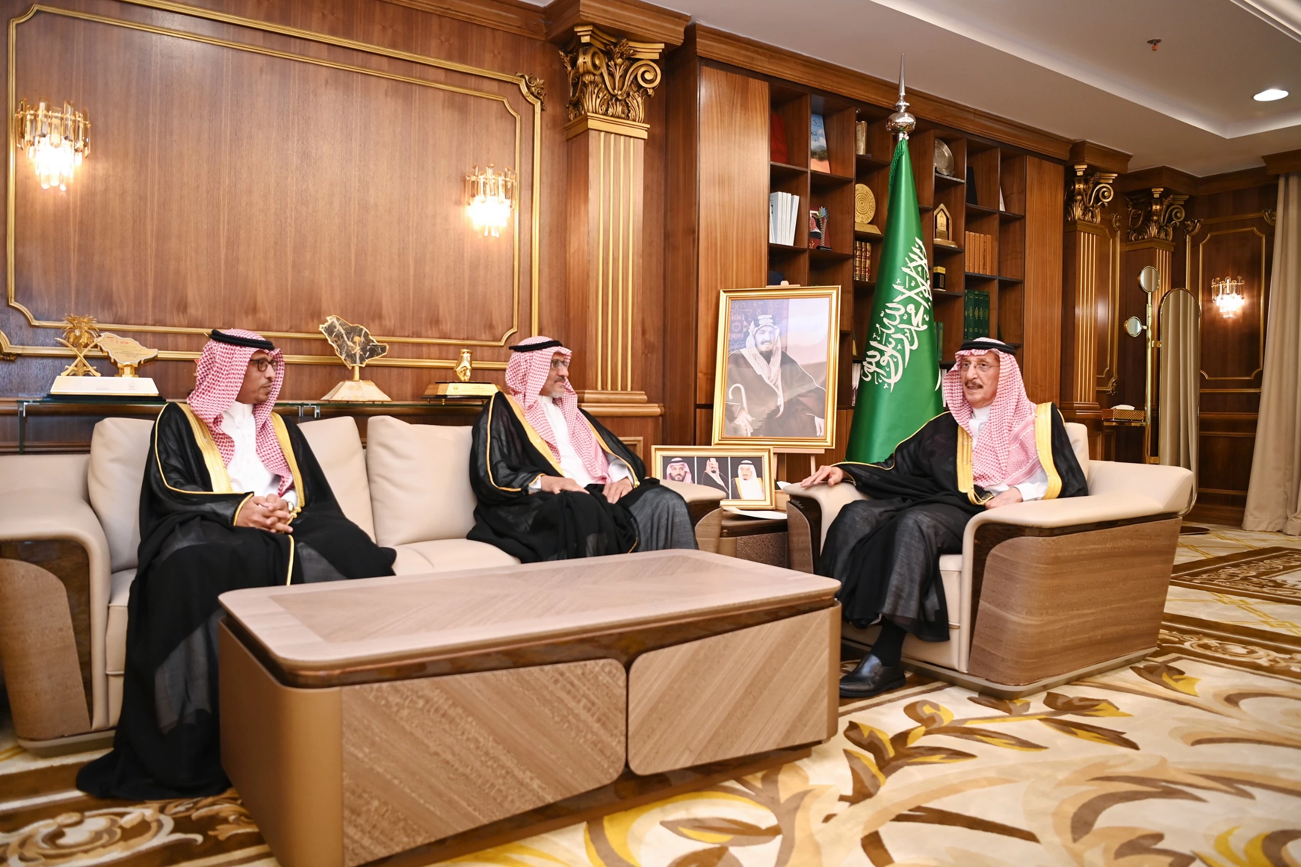 أمير جازان يستقبل معالي رئيس المجلس التأسيسي للقطاع الجنوبي الصحي