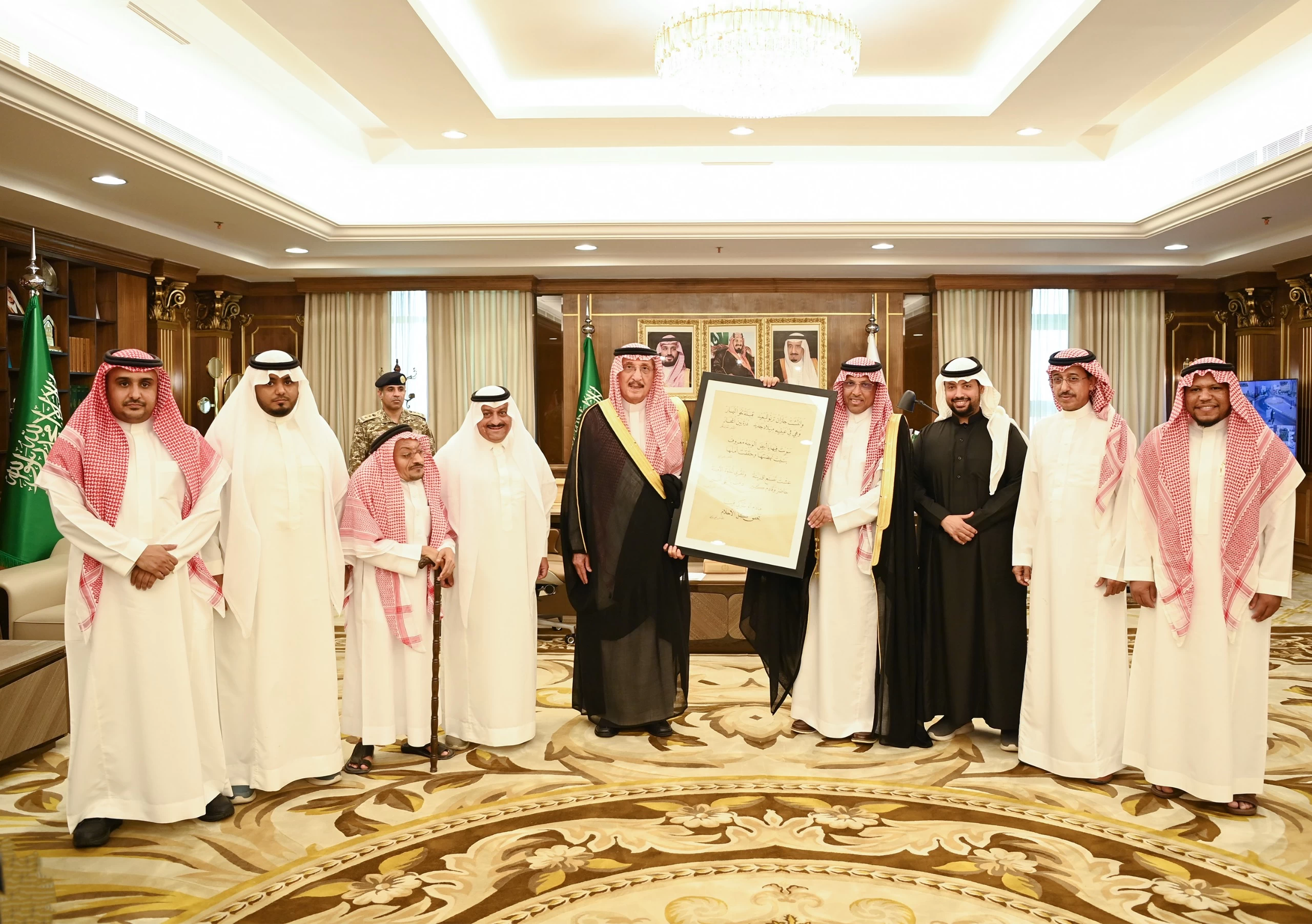 أمير منطقة جازان يستقبل المشرف العام على شتاء جازان ٢٤ وشعراء المهرجان