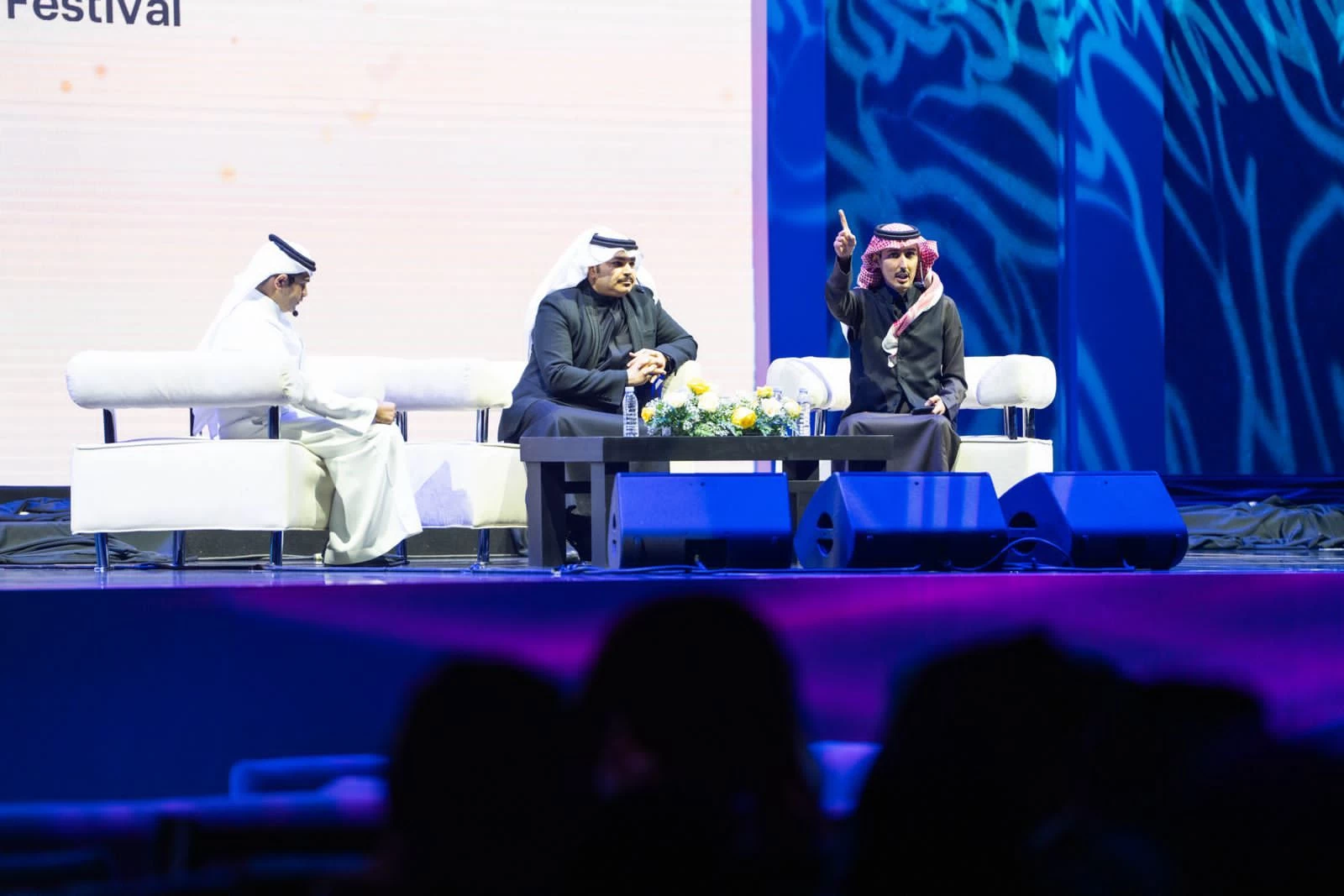 السكران و الشهراني يلهبان حماس الزوار في أمسية شعرية بمهرجان الكُتّاب والقُرّاء