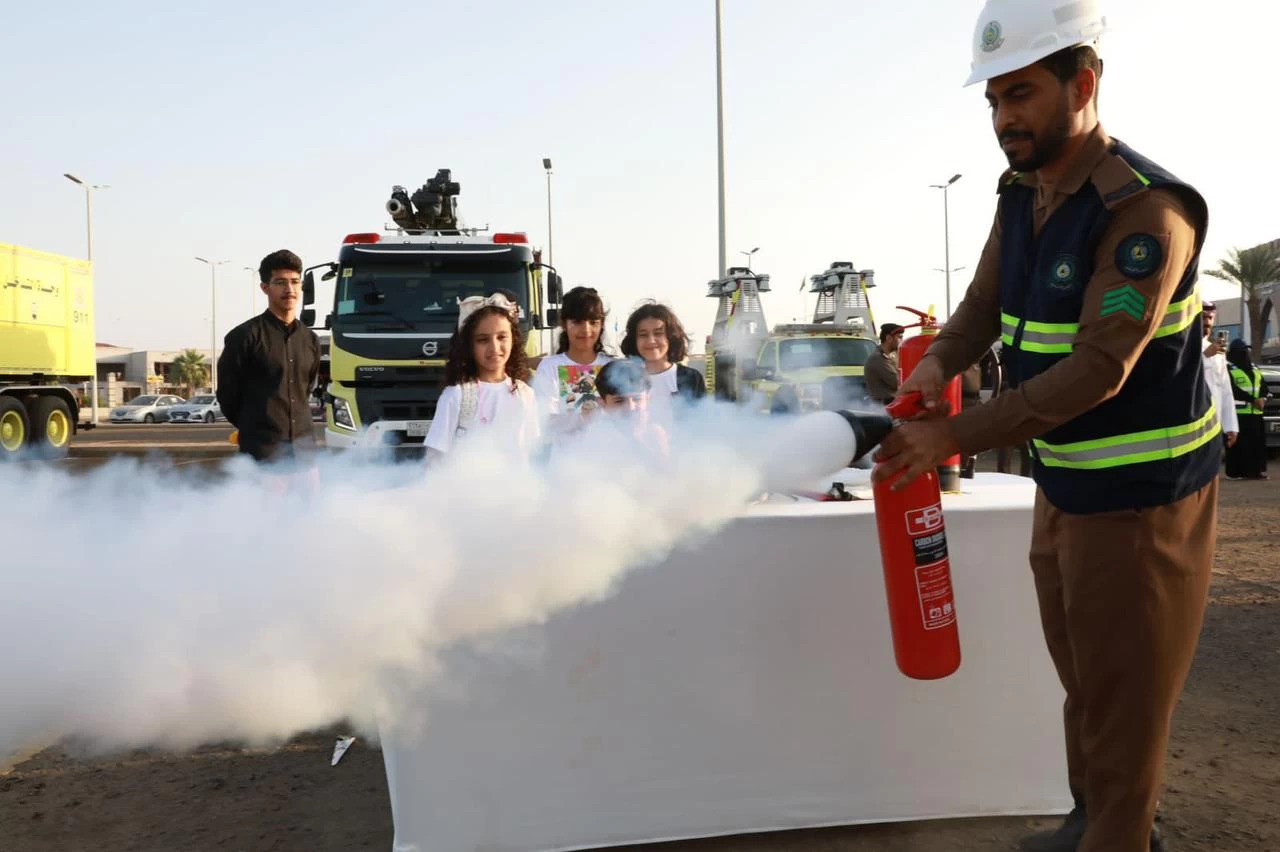الدفاع المدني بجازان يستضيف أبناء شهداء الواجب المشاركين بالبرنامج الترفيهي التثقيفي الـ(5)