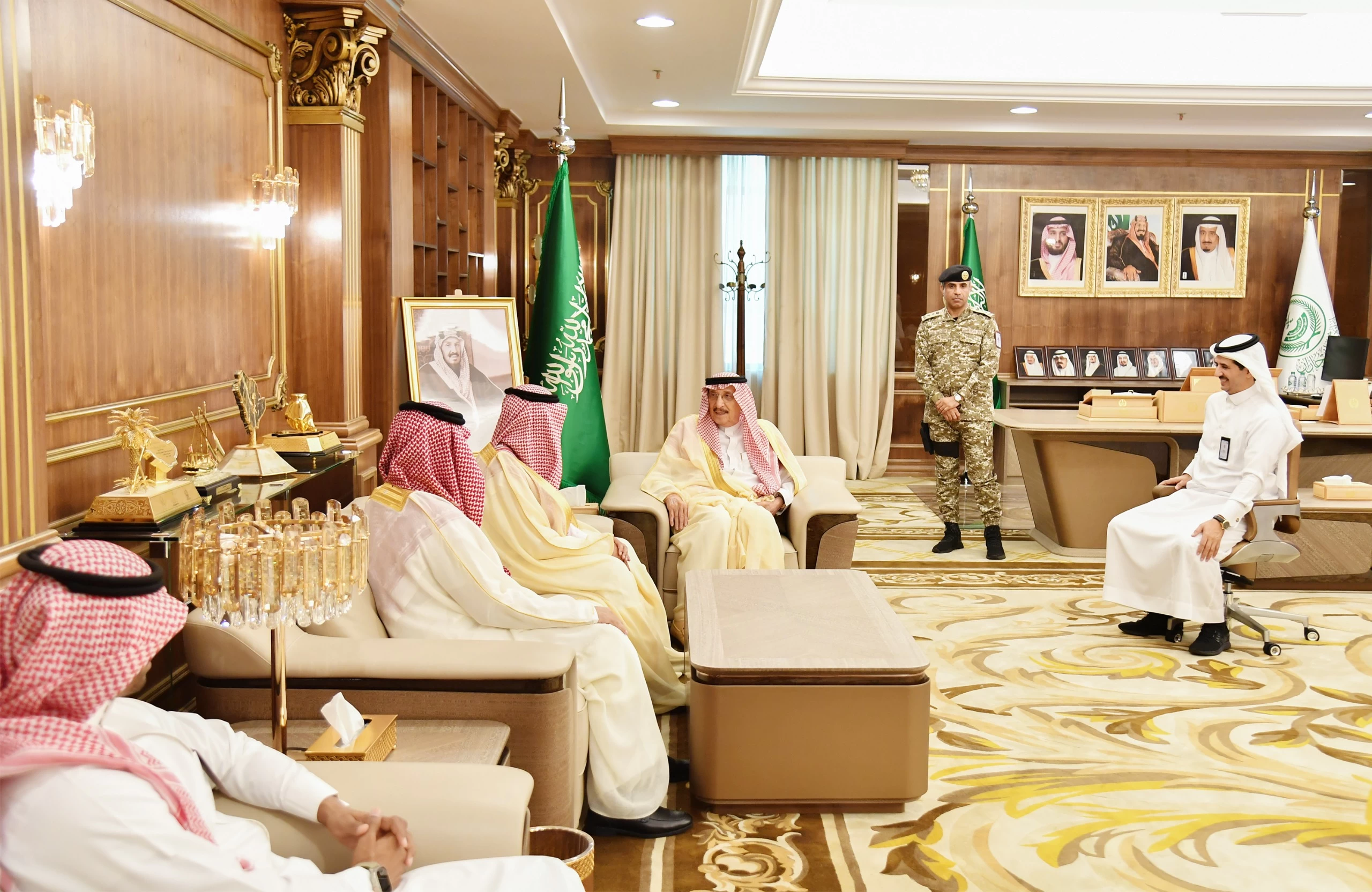 سمو أمير جازان يدشن حملة تطعيم ضد "شلل الأطفال "بالمنطقة .