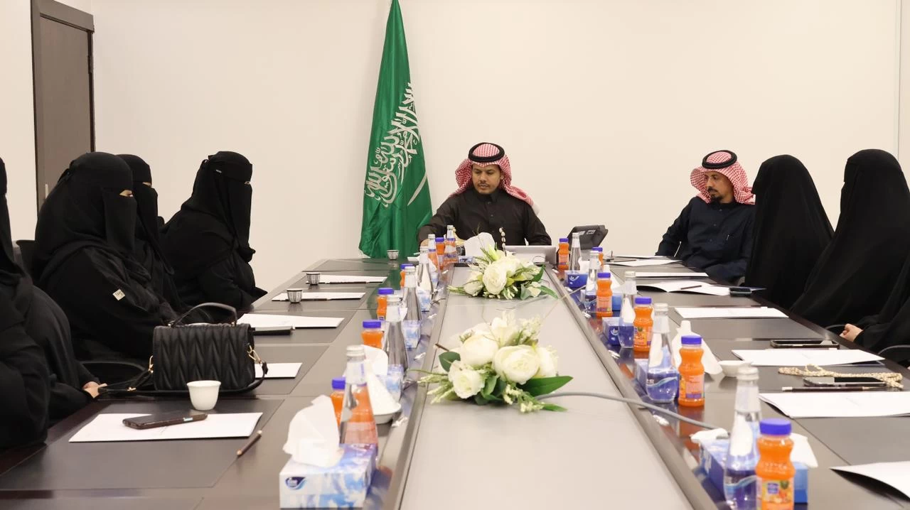 الحسني يلتقي مع جمعية ملكات النحل التعاونية لتربية النحل بالمنطقة ( تحت التأسيس )