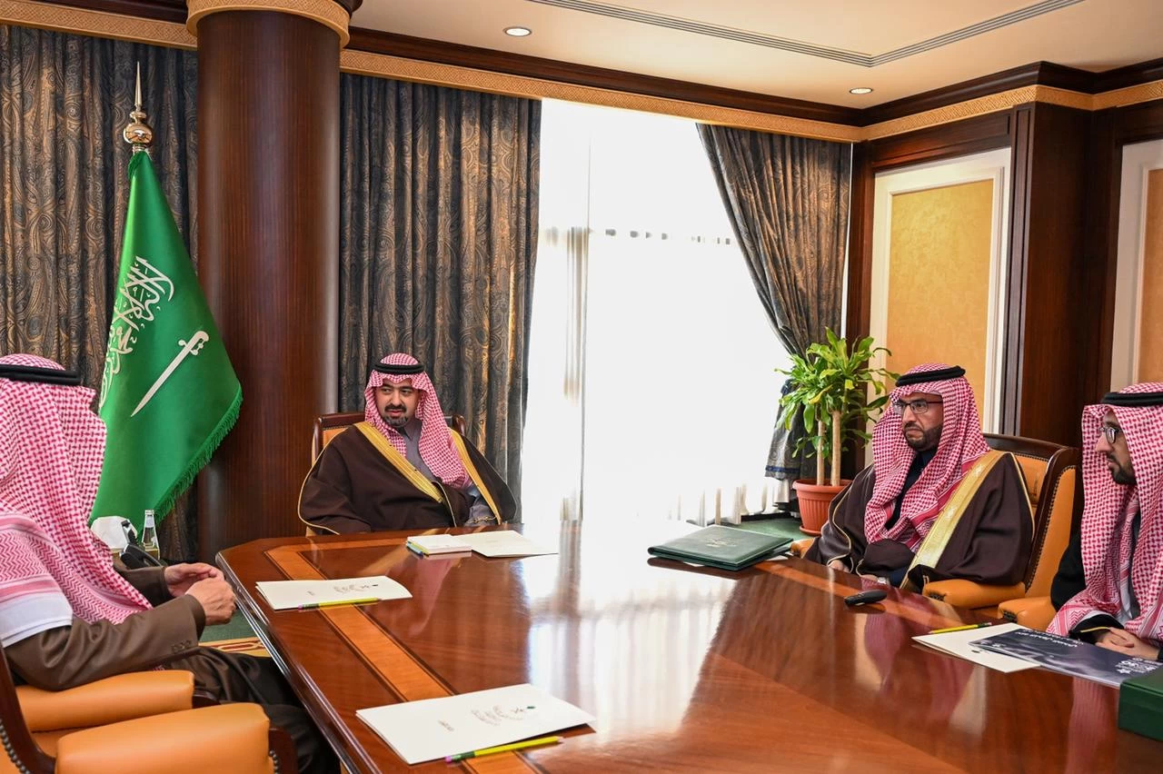 نائب أمير تبوك يطّلع على منظومة الخدمات الصحية بالمنطقة 