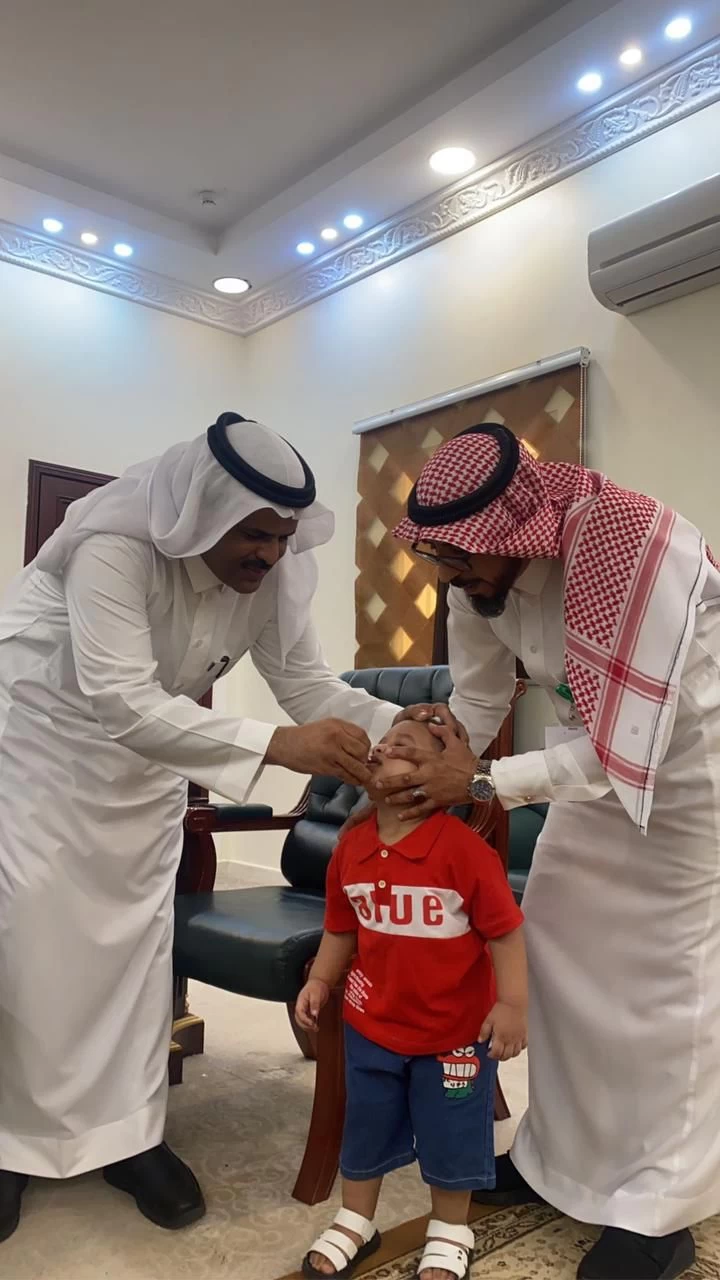 محافظ العارضة يدشن حملة التطعيم ضد شلل الأطفال بالمحافظة 